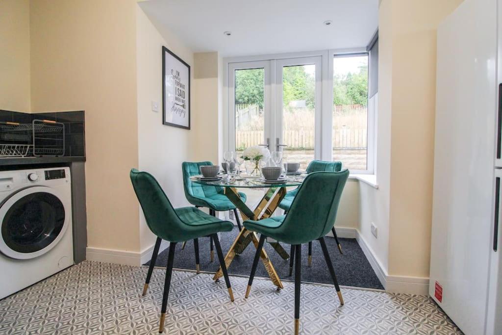 Modern 3 Bed, Contractors Welcome, Bradford Bradford  Exterior foto