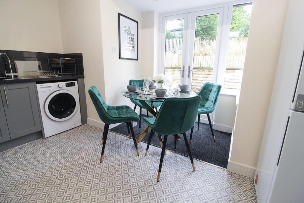 Modern 3 Bed, Contractors Welcome, Bradford Bradford  Exterior foto