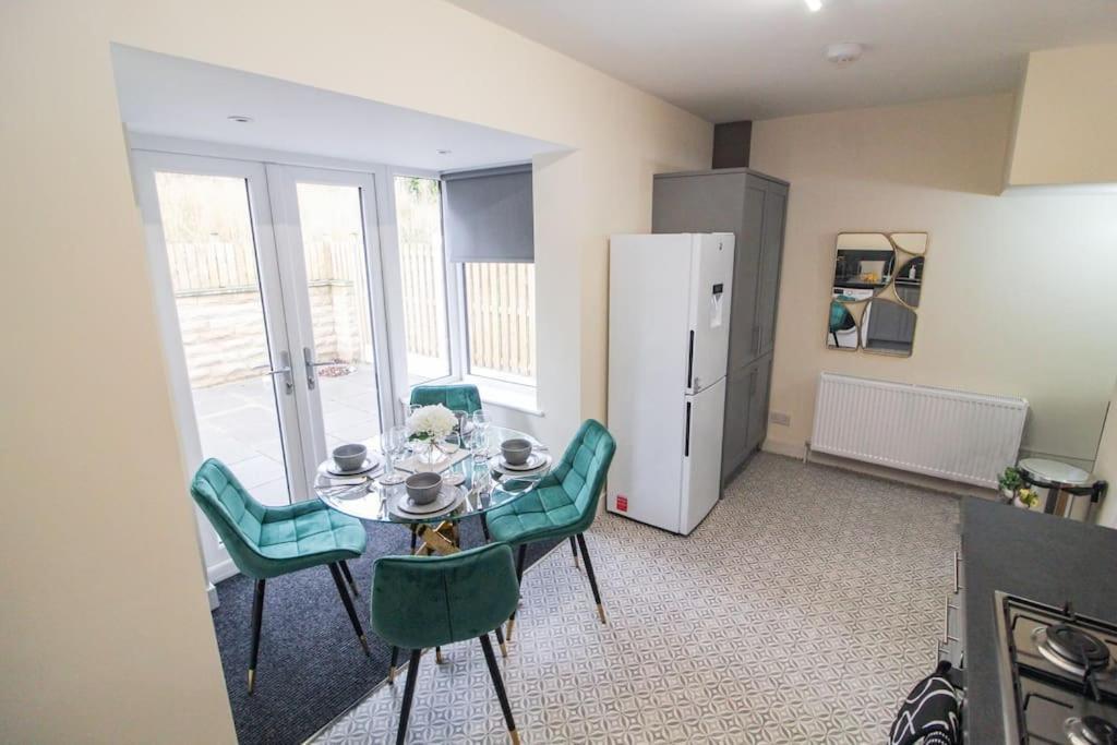 Modern 3 Bed, Contractors Welcome, Bradford Bradford  Exterior foto