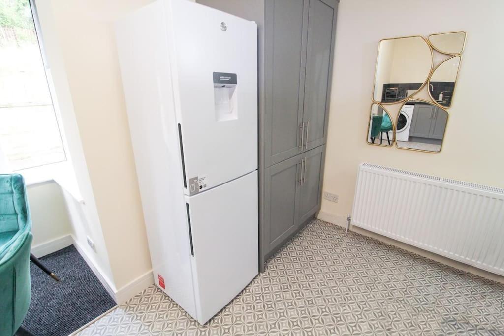 Modern 3 Bed, Contractors Welcome, Bradford Bradford  Exterior foto