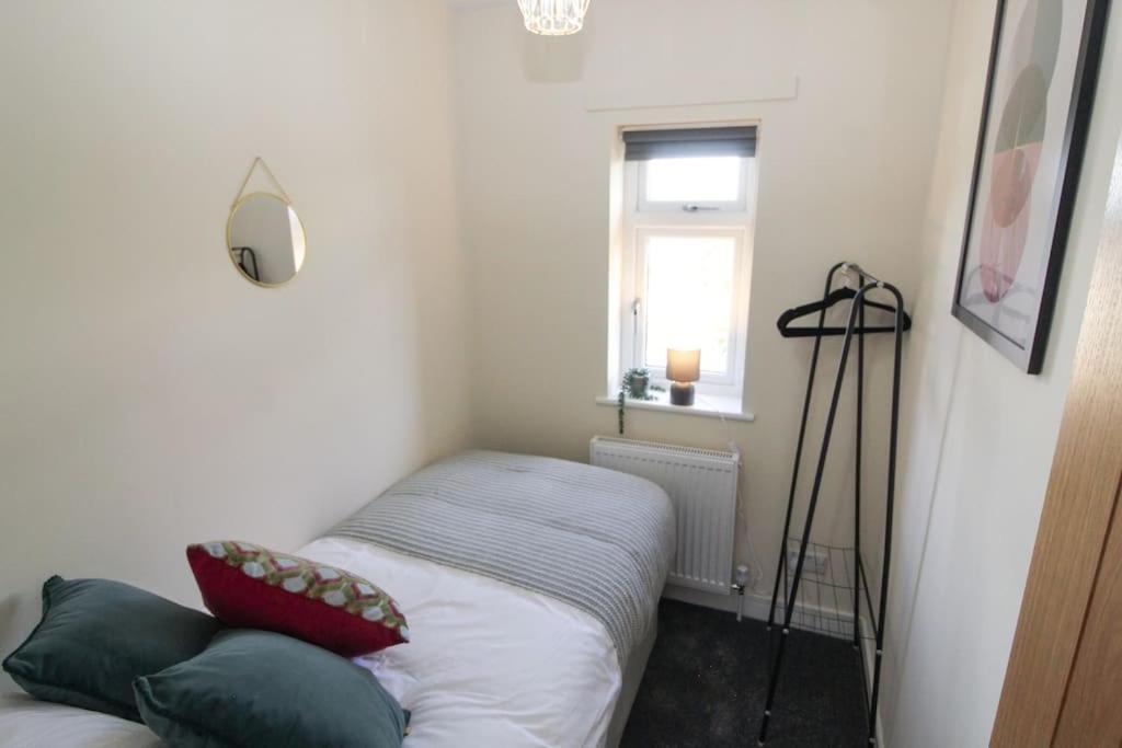 Modern 3 Bed, Contractors Welcome, Bradford Bradford  Exterior foto