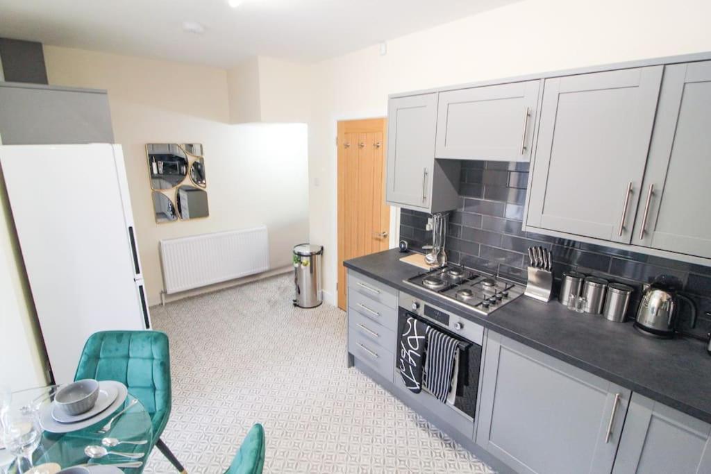 Modern 3 Bed, Contractors Welcome, Bradford Bradford  Exterior foto