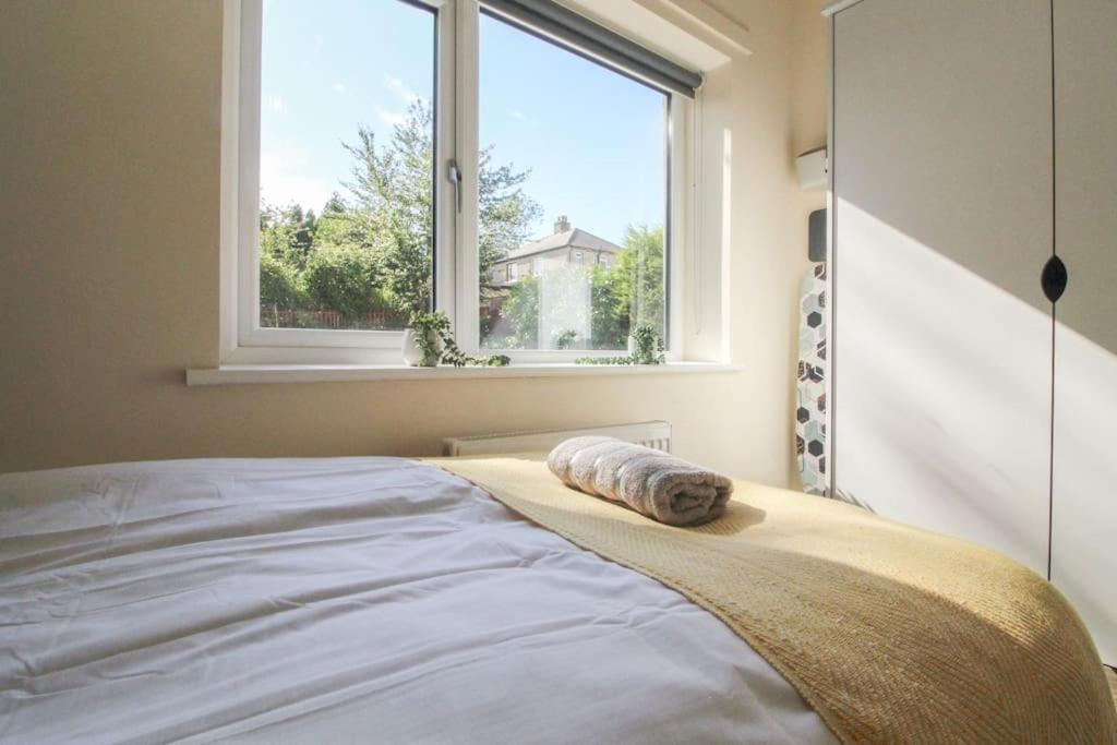 Modern 3 Bed, Contractors Welcome, Bradford Bradford  Exterior foto